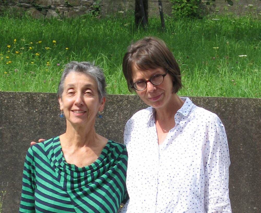  Jane Solomons und Dr. Ulrike Schrader. 