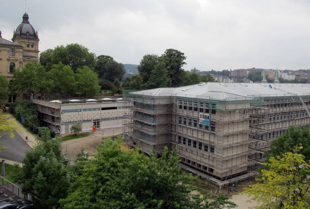  Großbaustelle - das Wilhelm-Dörpfeld-Gymnasium am Johannisberg. 