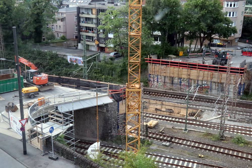 Behelfsbrücke im Anflug