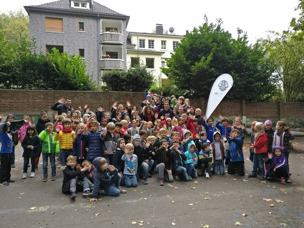 Leos spenden 10.000 Euro an Grundschulen