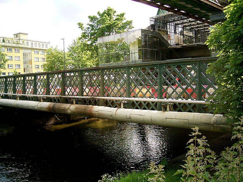 Adlerbrücke wird eingerüstet