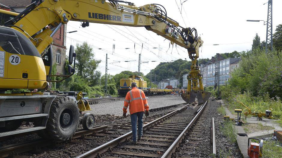  Wenn Bagger statt Bahnen auf den Gleisen unterwegs sind, muss der letzte Platz im Ranking nicht peinlich sein.  