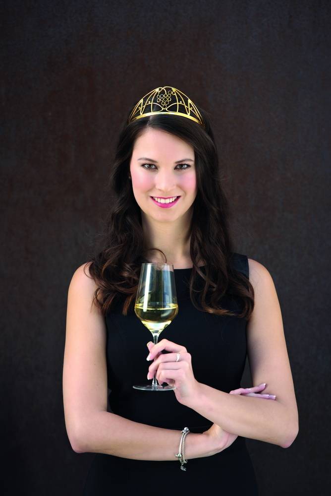  Die deutsche Weinprinzessin Christina Schneider kommt zur offiziellen Eröffnung am nächsten Freitag. 