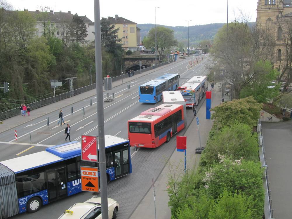 Am Wochenende mehr Busse von Düsseldorf nach Wuppertal