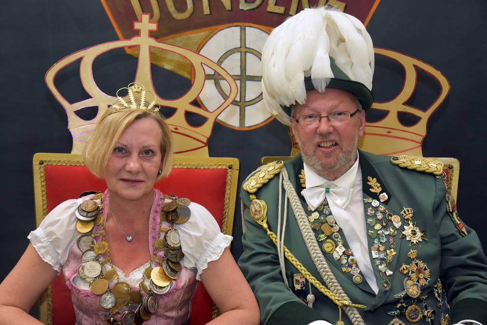 Mit Königin Birgit I. und Prinzgemahl Jürgen I. beginnt das Schützenfest am Samstag. Mit welchen Majestäten es in die neue Schützensaison startet, wird spätestens am Sonntagabend offiziell deutlich. 