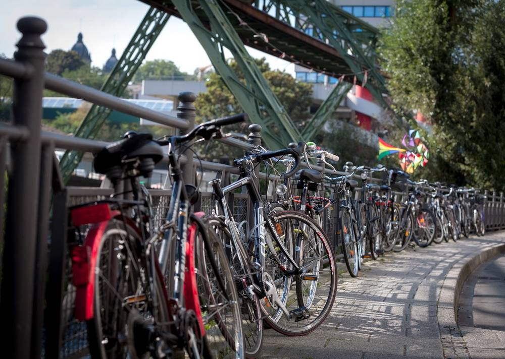  Wuppertal und die Fahrräder - nicht immer eine einfache Beziehung. 
