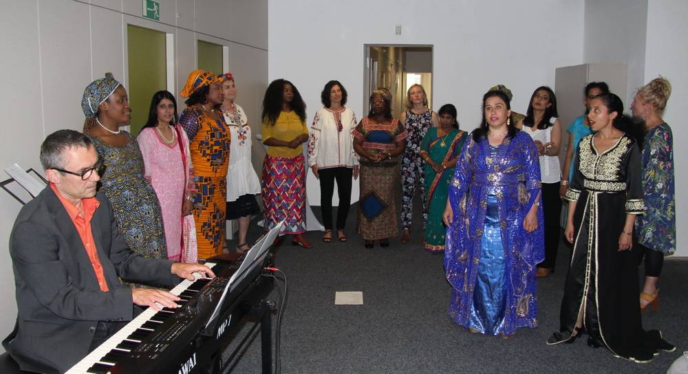  Die kraftvollen Stimmen der „Women of Wuppertal“ rahmten die Eröffnung farbenfroh und international ein. 