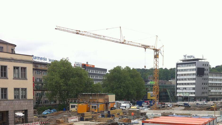 Mai 2016: Vor dem Köbo-Haus ist in weniger als einem Jahr bereits die Geschäftsbrücke...