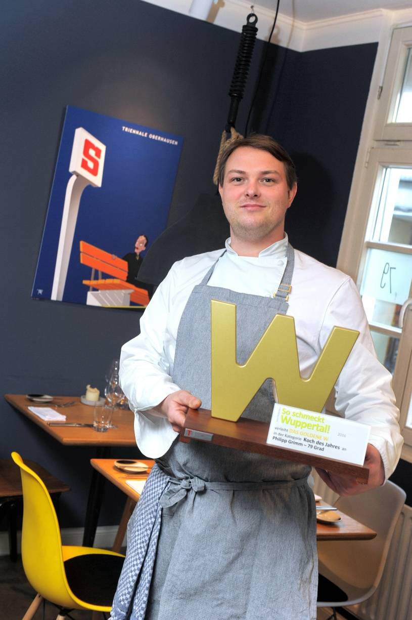  „So schmeckt Wuppertal!“-Koch des Jahres Philipp Grimm bewertet die Leser-Rezepte. 20 von Ihnen kommen ins Special „So kocht Wuppertal!“ der nächsten Ausgabe - und die drei besten dürfen sich über einen 100-Euro-Gutschein für Grimms Top-Restaurant „79 Grad“ in der Luisenstraße freuen. 