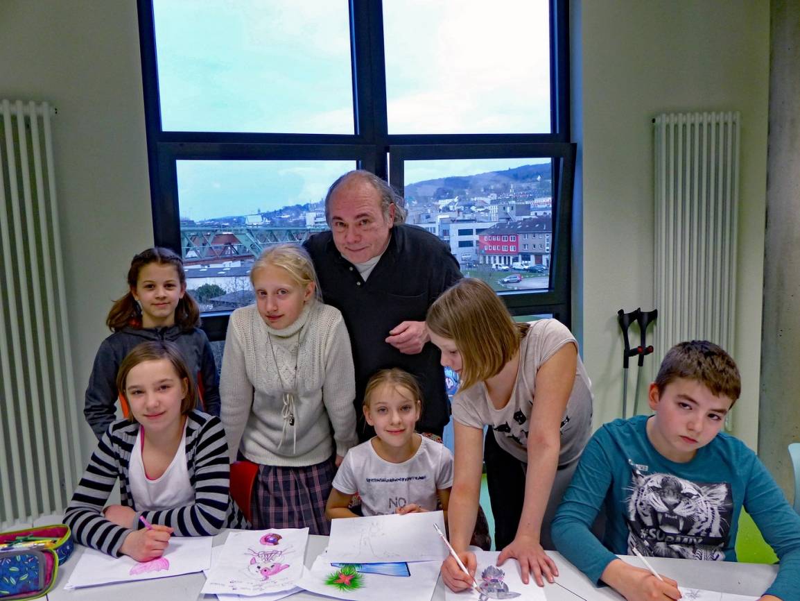  Bei André Poloczek lernen die Teilnehmer nicht nur zu zeichnen, sondern viel über das Wesen des Humors. Es hilft, die Dinge, mal ganz anders zu betrachten.  