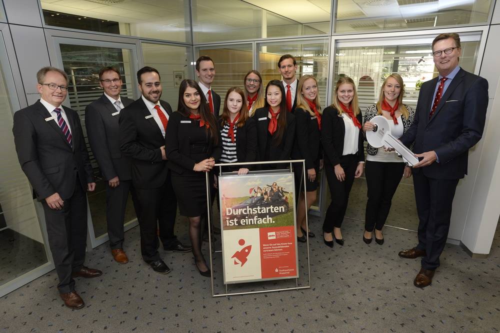 Azubis übernehmen Sparkassen-Filiale