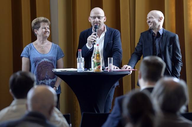  Generalmusikdirektorin Julia Jones, Opernintendant Berthold Schneider und Schauspielintendant Thomas Braus (von links) stellten im Opernhaus die Spielzeit 2017/18 vor. 