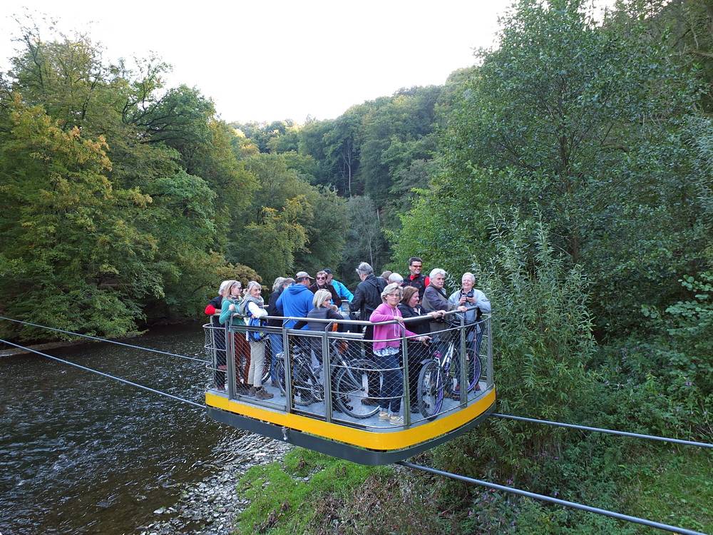  Attraktion im Brückenpark: Über die Wupper ... schweben! 