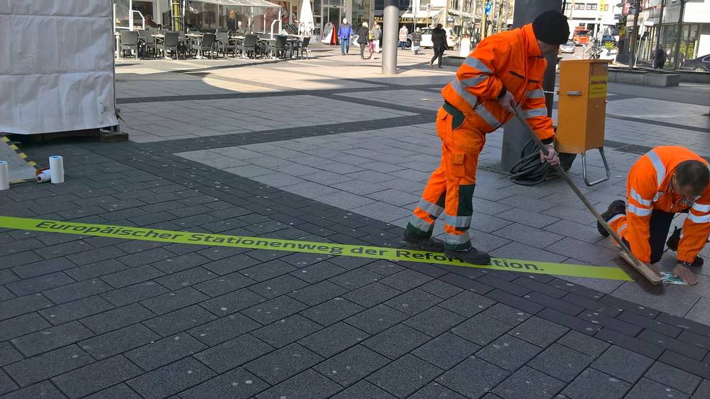  Unübersehbar führt das Band zur Gemarker Kirche. 