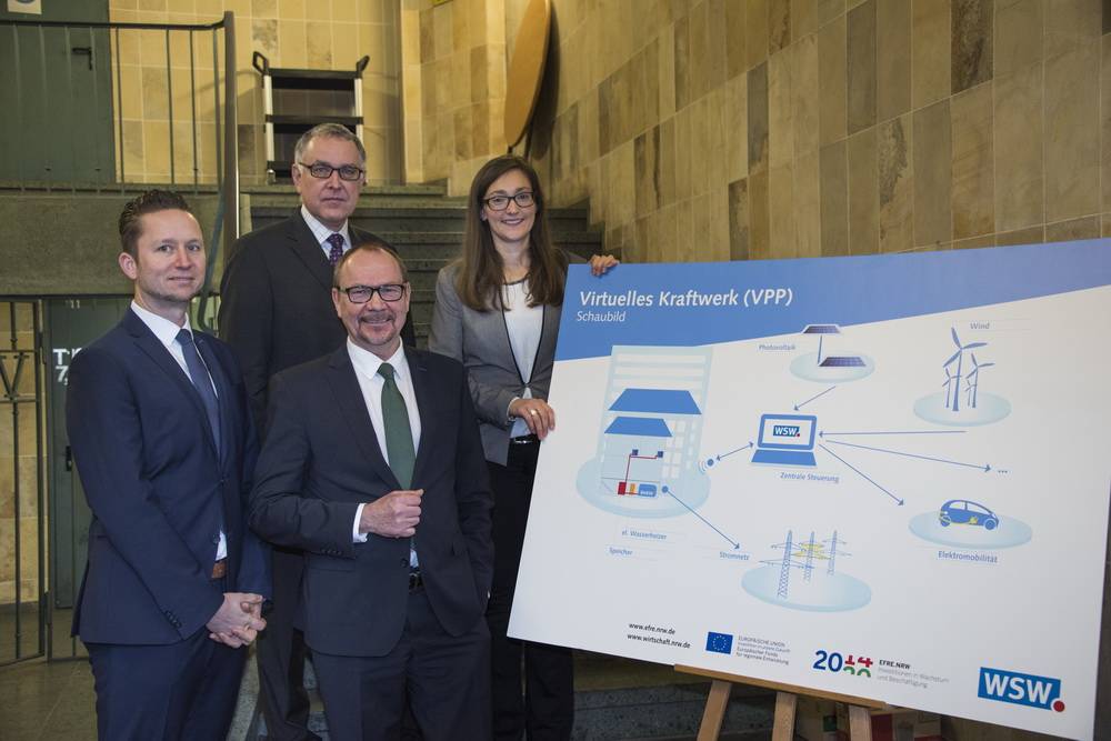  Von li.: Jan Meese (Bergische Universität), Hans-Georg Walter (Aufbruch am Arrenberg), Ulrich Rieke (WSW), Lena Seeger (WSW). 