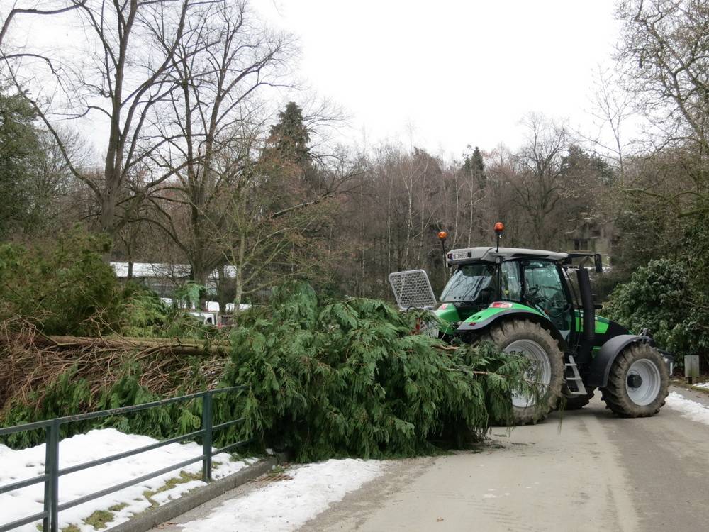  Einsatz mit schwerem Gerät. 
