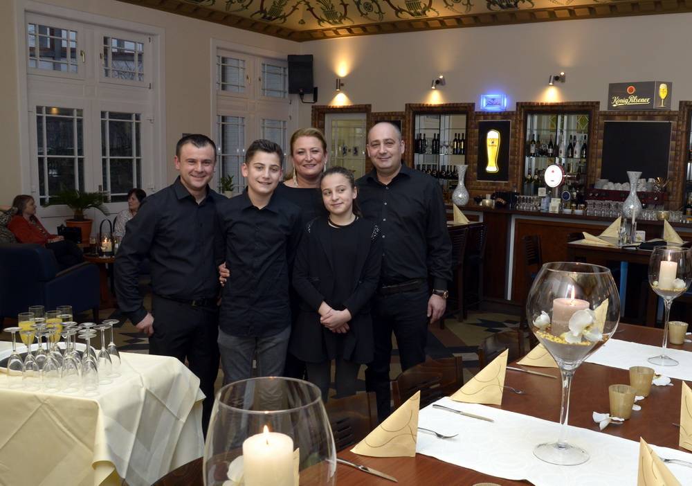  Neuer Schwung im Bahnhof Zoo: Hier wirkt jetzt die Familie Kousovistas. 