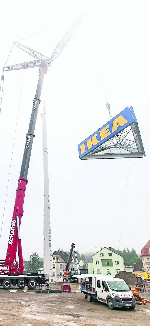  Ein teures Schild: Für die Nutzung des Logos muss die Wuppertaler Ikea-Filiale Lizenzgebühren an die Zentrale zahlen. Dadurch werden der Gewinn und die Steuerlast vor Ort verringert. 