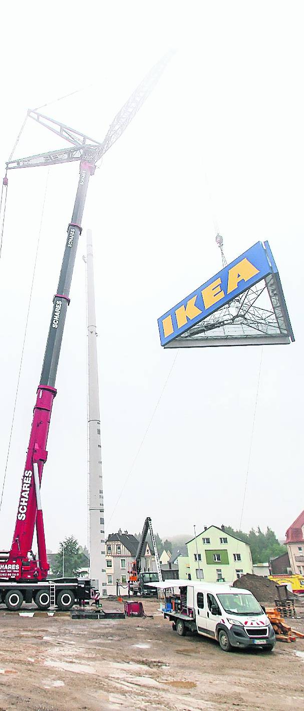  Ein teures Schild: Für die Nutzung des Logos muss die Wuppertaler Ikea-Filiale Lizenzgebühren an die Zentrale zahlen. Dadurch werden der Gewinn und die Steuerlast vor Ort verringert. 