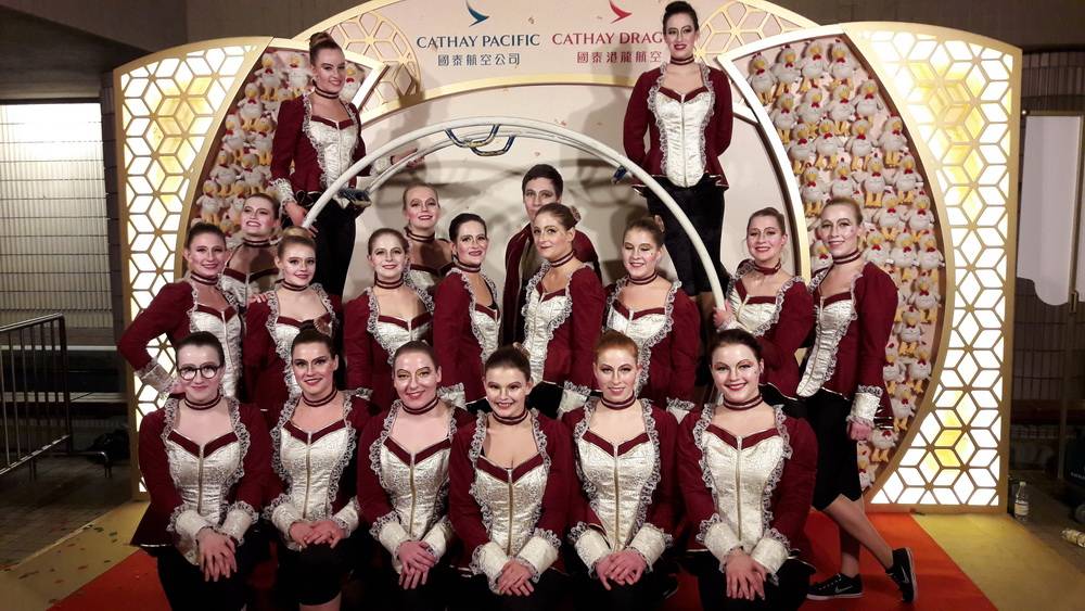  In phantasievollen Kostümen präsentierten sich die Wuppertaler „Wheelartistics“ in der Metropole Hongkong. 