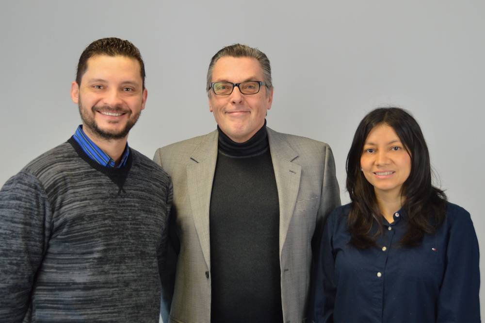  Wissenschaftler aus Lateinamerika zu Gast in der Atmosphärenchemie (v.l.): Dr. Rodrigo Gibilisco, Prof. Dr. Peter Wiesen und Carmen Tovar. 