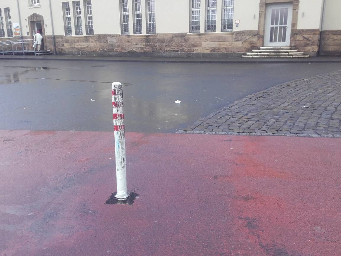 Einsam steht der Pfahl