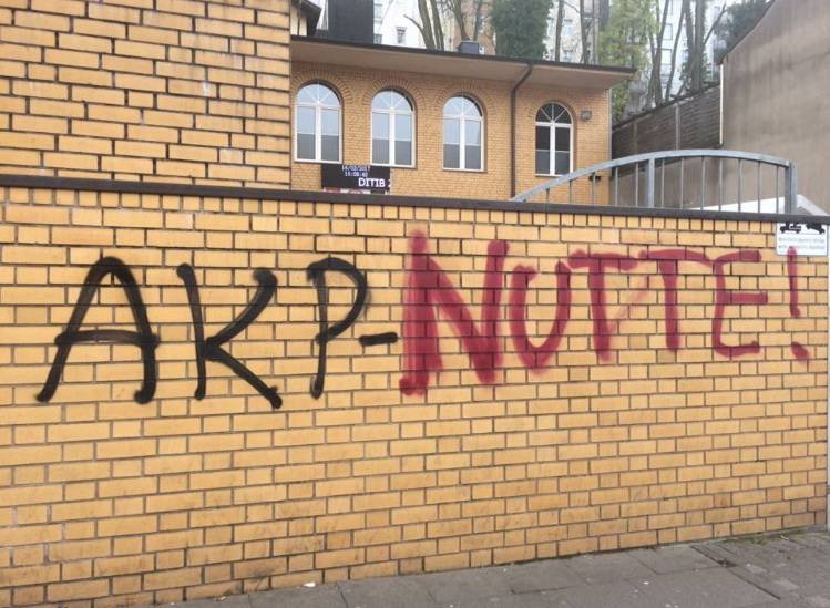  Der Schriftzug ist inzwischen entfernt. 