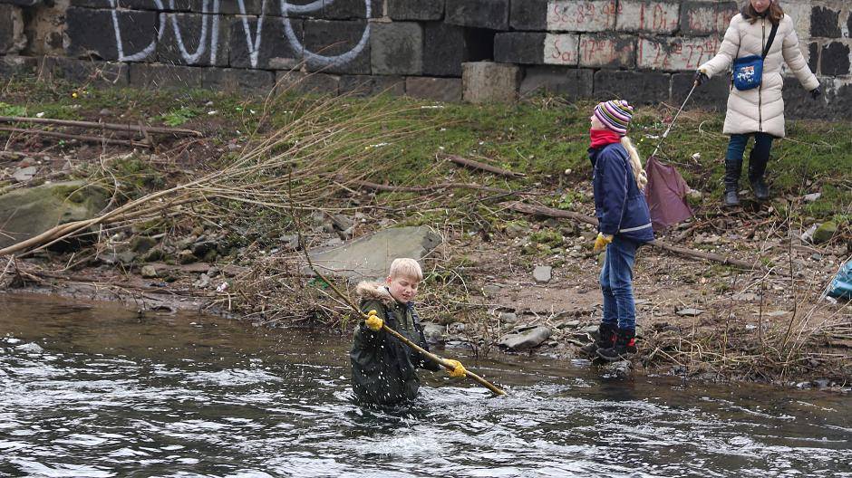 Mit der richtigen Ausrüstung ging es hinein in die Tiefen der...