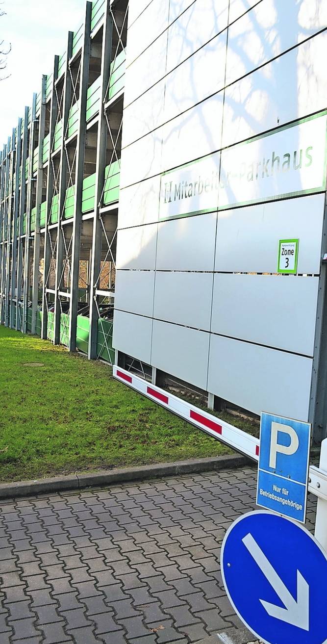  Dieses neue Parkhaus für Helios-Mitarbeiter soll helfen, den Autostress im Gebiet rund um das Krankenhaus zu verringern. 