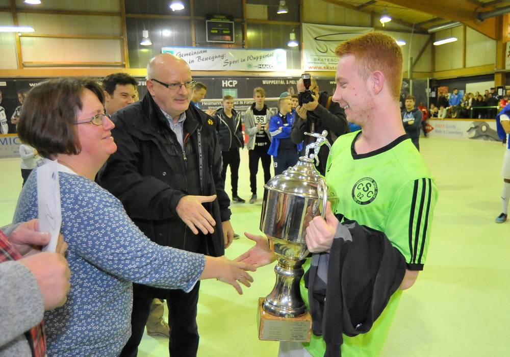  Glückwunsch an den Sieger. 