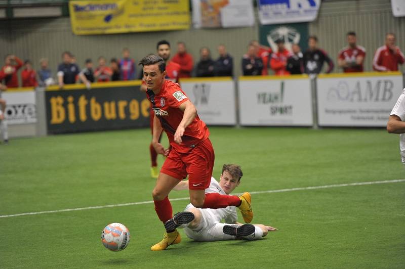  Andreas Ivan (l.) bei den Hallen-Stadtmeisterschaften. 