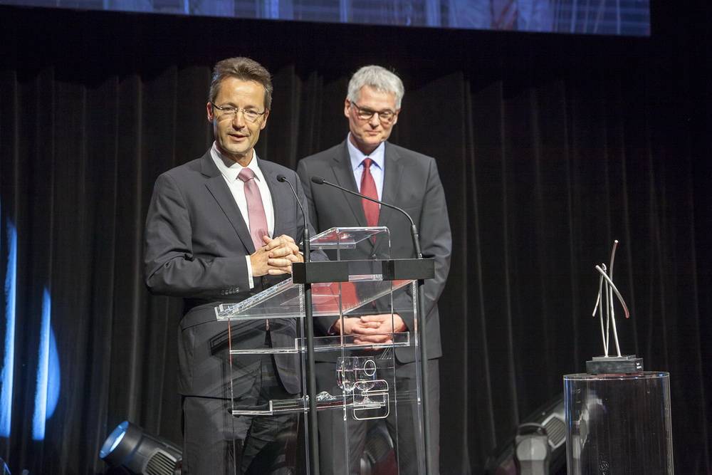  Deutliche Worte: Uni-Rektor Prof. Lambert T. Koch (li.). 