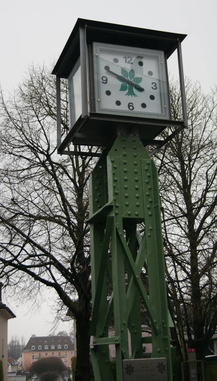 Rotter Platz: Uhr beschossen