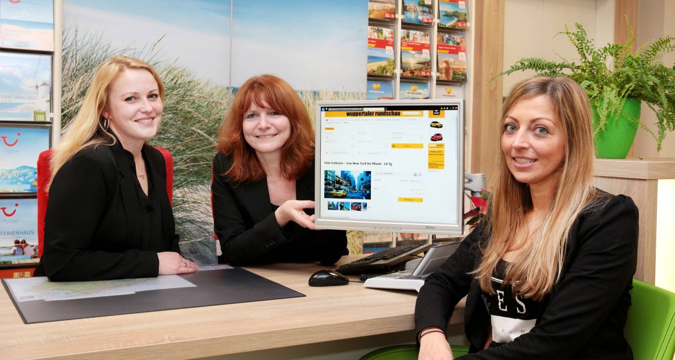  Daniela Petereit, Monika Esser und Jenny Kleinicke von Rundschau Reisen auf dem Werth 94. 