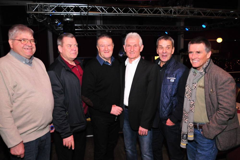  Pröpper mit seinen ehemaligen Mitspielern Gelhard, Cremer, Webers, Angermund und Lehr. 