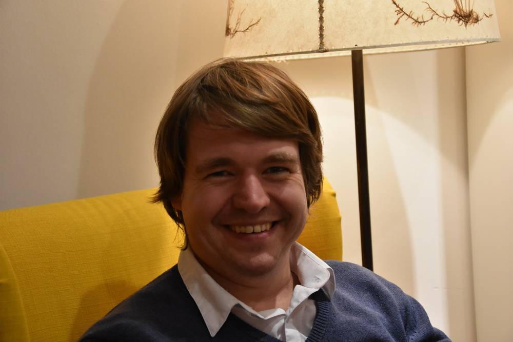  Holger Pyka ist, obwohl es zunächst nicht danach ausgesehen hat, mit Leib und Seele Pfarrer — und im Uellendahl jetzt so richtig angekommen. 