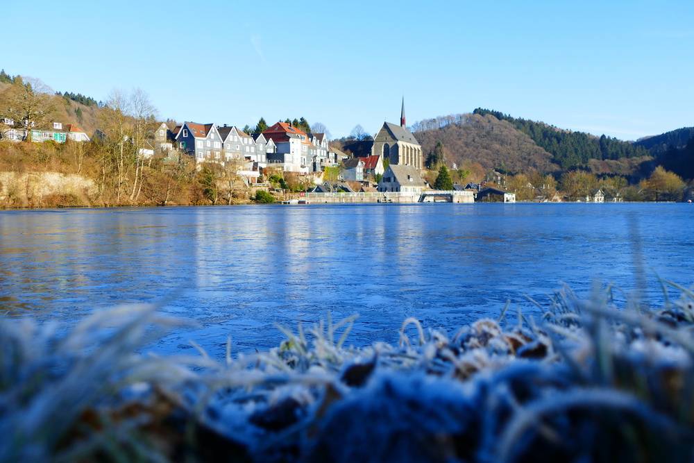 Leser-Foto: Eisschicht auf dem Stausee