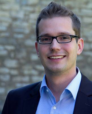  Alexander Trennheuser, Geschäftsführer des Vereins "Mehr Demokratie", spricht in der Politischen Runde der Volkshochschule über das umstrittene Freihandelsabkommen TTIP.  