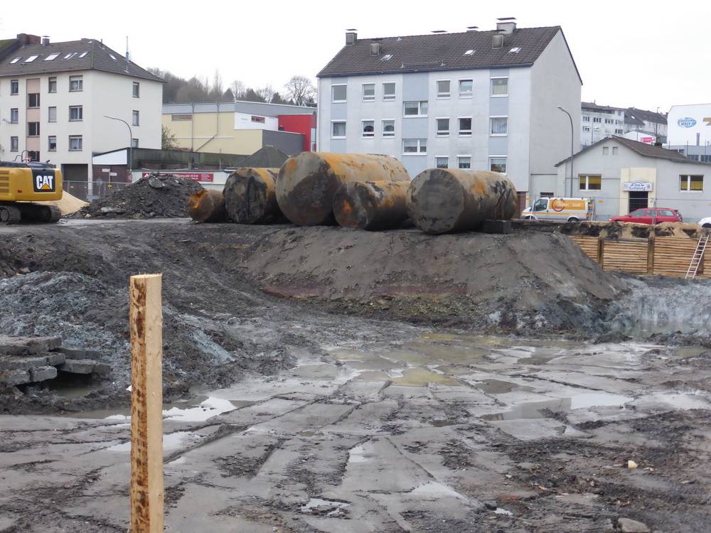 Löchrige Diesel-Tanks