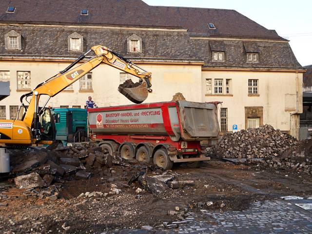  Vor zwei Jahren war der Vorplatz des Vohwinkler Bahnhofs neu gemacht worden.  