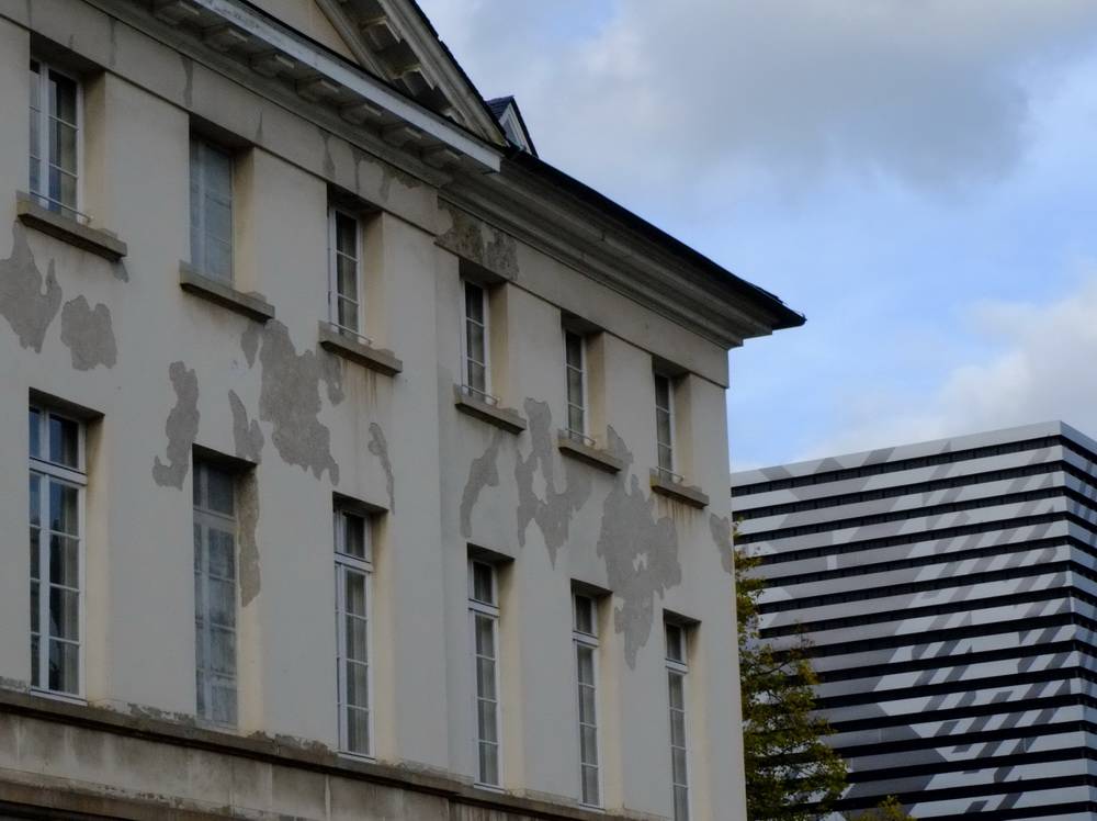  Der Zahn der Zeit nagt an dem Gebäude. 