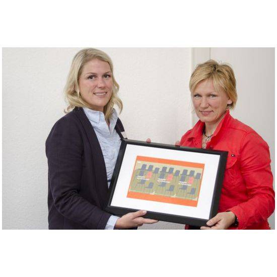  Schirmfrau Christina Victoria Kaut und Initiatorin Birgit Frese. 