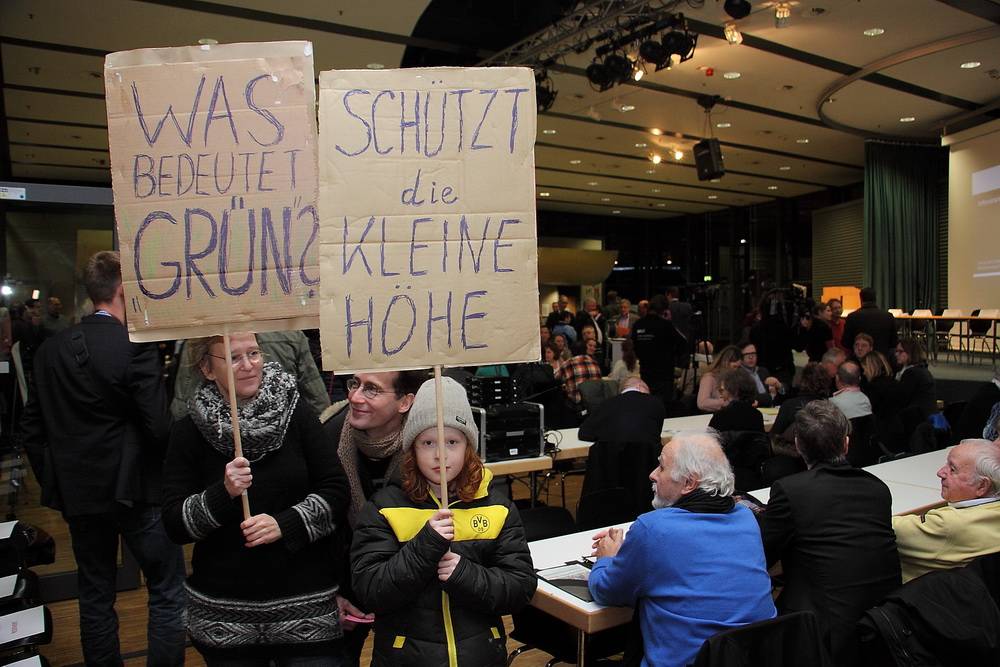  Viele Bürger hatten die ganze Familie sowie zahlreiche Plakate mitgebracht.  