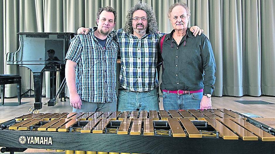  Die Initiatoren des Festivals Matthias Goebel und Tony Miceli mit dem Amerikaner David Friedman (rechts), einer der einflussreichsten Vibraphonisten weltweit. 