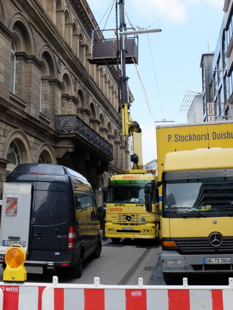  Viel Betrieb vor dem Museum. 