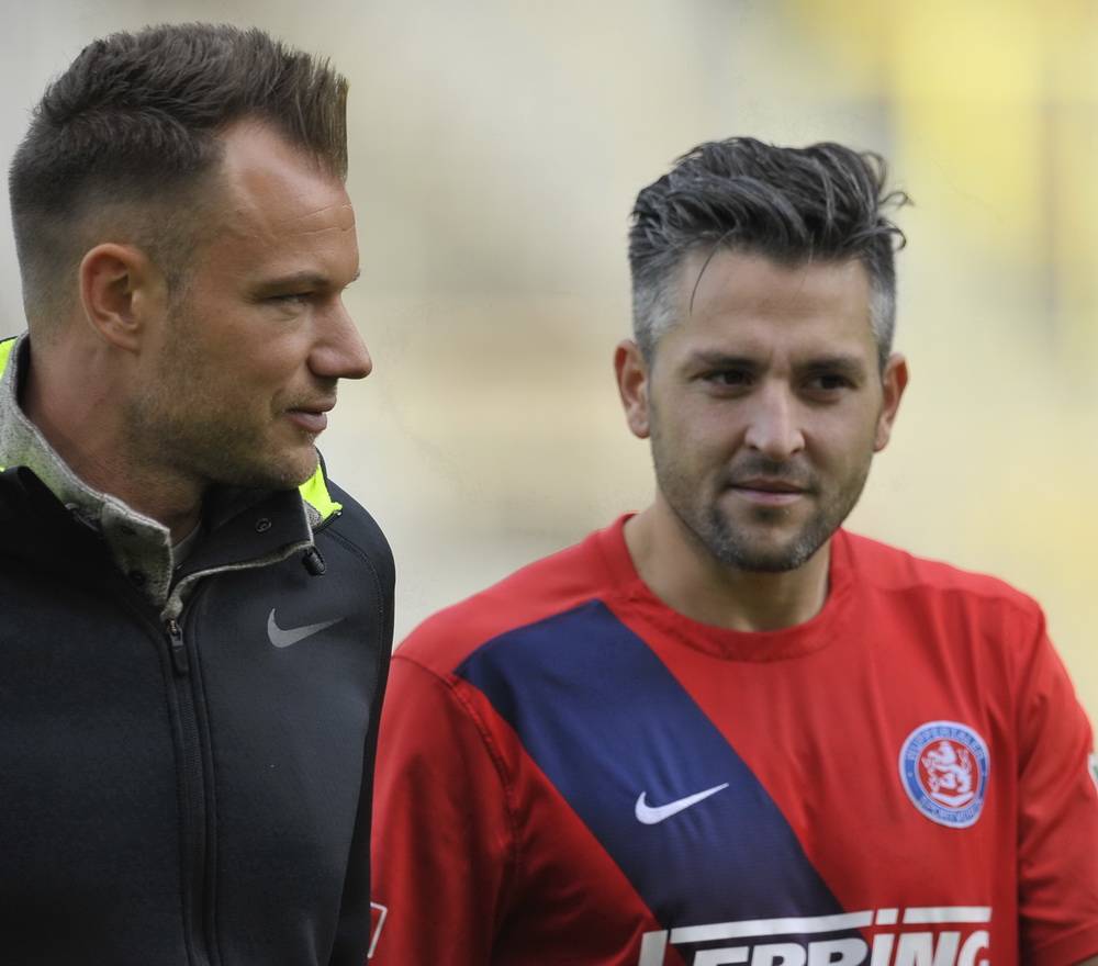 Sportdirektor Manuel Bölstler (li.) mit Kapitän Gaetano Mann, der seinen Vertrag verlängert hat.