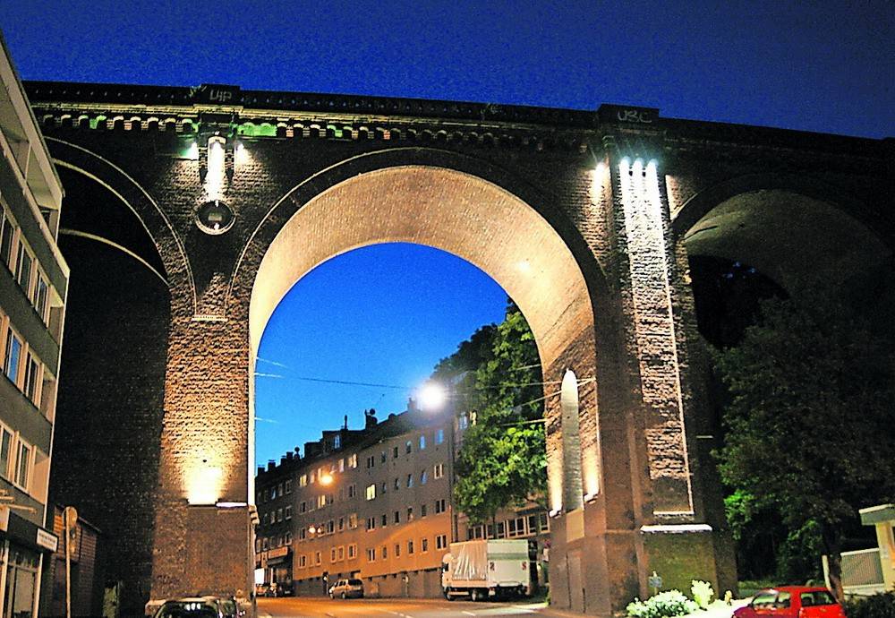  Das imposante Bauwerk am Steinweg ist bereits beleuchtet. Bei den Nachbarn heißt es schon jetzt liebevoll "Kathedrale". 