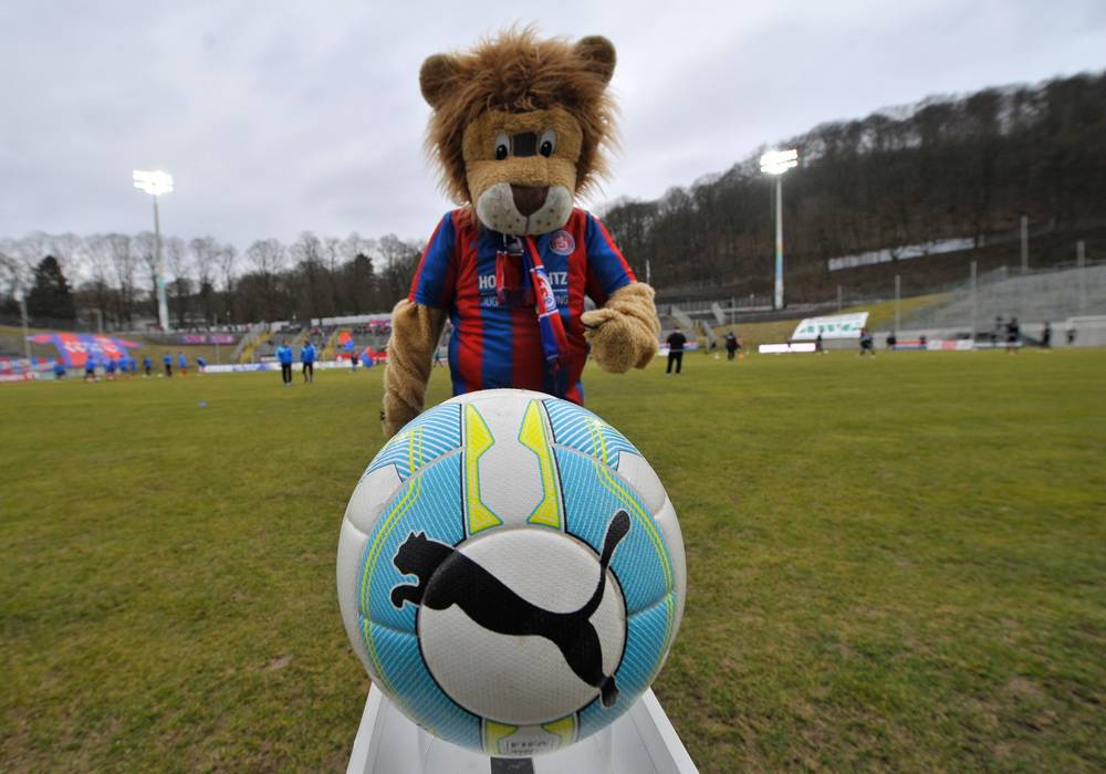  WSV-Maskottchen Pröppi und das Spielgerät. 