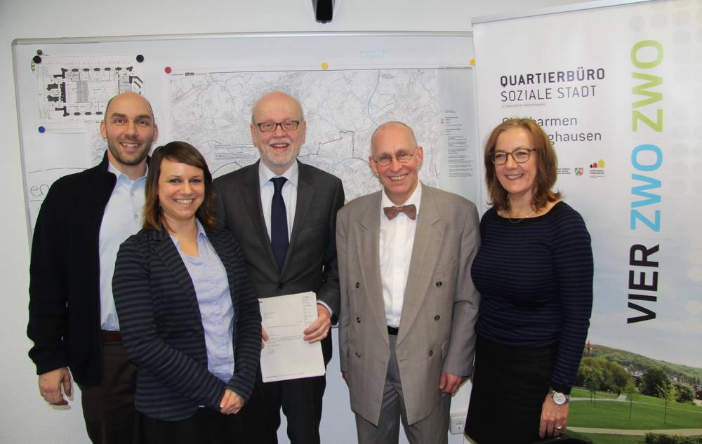  Zum erneuten Aufbruch im Osten der Stadt am Start sind (von links nach rechts) die Quartiermanager Andreas Röhrig und Nina Schuster, sowie Diakonie-Geschäftsleiter Ulrich Liebner. 