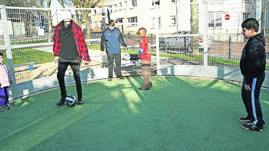  „Panna“ nennt sich die Mini-Fußball-Version auf dem neuen Spielplatz. Sie kommt gut an. 
